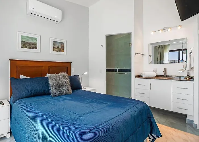 Ferienhaus Morgan Residences 607b @ Boutique With Pool, Gym,
